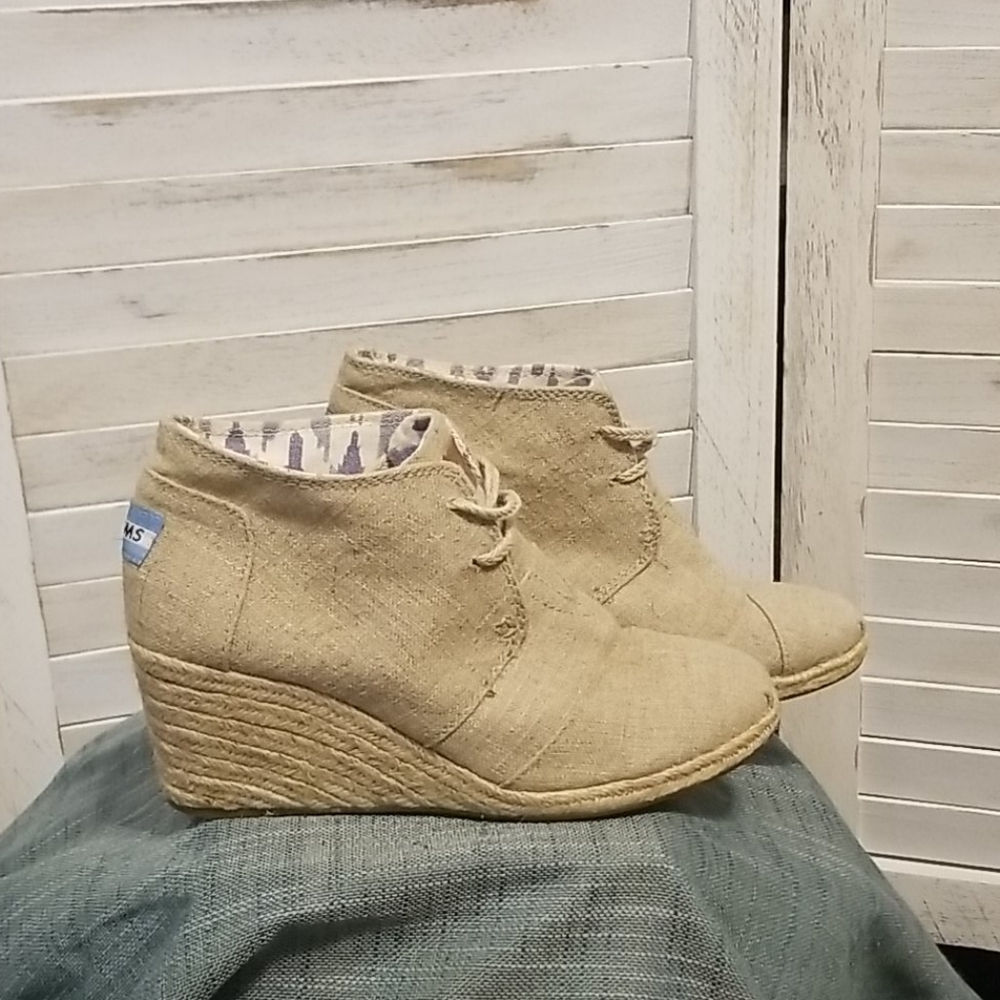 Tan Desert Ankle Bootes